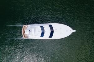 2007 68 Hatteras 68 Enclosed Bridge REFUGE Exterior Profile 