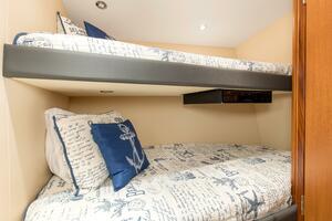 2007 68 Hatteras 68 Enclosed Bridge REFUGE Port Bunk Statero