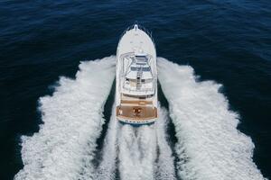 2007 68 Hatteras 68 Enclosed Bridge REFUGE Running Profile (