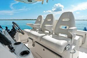 2022 Grady-White 336 Canyon - Helm Seating