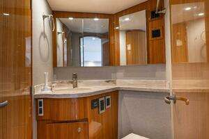 2018 Viking 44 Open thumbnail 15