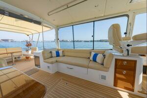 Port Upper Salon With Port Helm Seat And Drawers