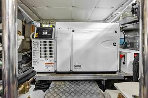 2024 Pershing 6X Engine Room