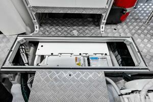 2024 Pershing 6X Engine Room
