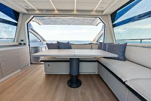 2024 Pershing 6X Dinette