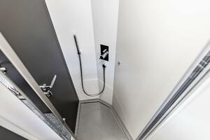 2024 Pershing 6X VIP Shower