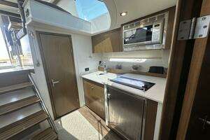 2016 Cruisers Yachts Cantius thumbnail 8