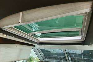 2016 Cruisers Yachts Cantius thumbnail 9
