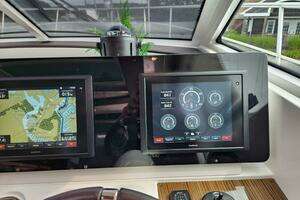 2016 Cruisers Yachts Cantius thumbnail 32