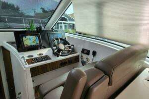 2016 Cruisers Yachts Cantius thumbnail 27