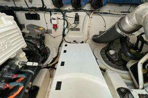 2016 Cruisers Yachts Cantius thumbnail 25