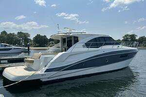 2016 Cruisers Yachts Cantius thumbnail 1