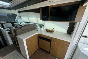 2016 Cruisers Yachts Cantius thumbnail 23