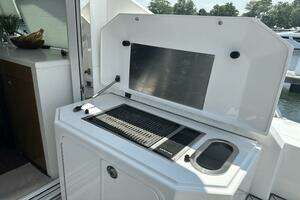 2016 Cruisers Yachts Cantius thumbnail 5