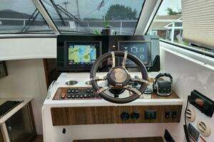 2016 Cruisers Yachts Cantius thumbnail 12