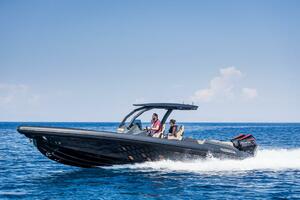 34FT (10.36M) SKIPPER Worth Avenue Yachts