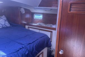 Mater Cabin Aft W Hanging Locker