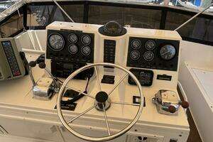 1988 Viking Motor Yacht thumbnail 14