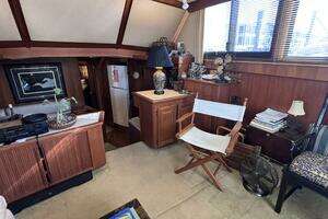 1988 Viking Motor Yacht thumbnail 17