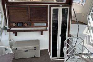 1988 Viking Motor Yacht thumbnail 11