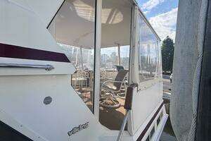1988 Viking Motor Yacht thumbnail 8