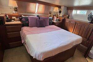 1988 Viking Motor Yacht thumbnail 22