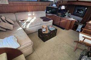 1988 Viking Motor Yacht thumbnail 16