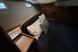 2004 Hunter 41 thumbnail 23