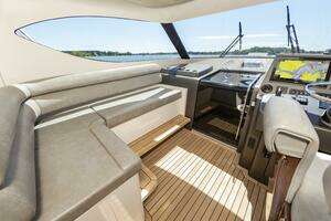 2014 Jupiter 41 Sport Bridge thumbnail 21
