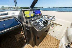 2014 Jupiter 41 Sport Bridge thumbnail 26