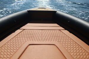 38FT (11.58M) SKIPPER Worth Avenue Yachts