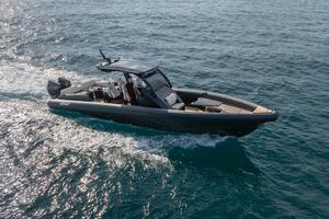 38FT (11.58M) SKIPPER Worth Avenue Yachts