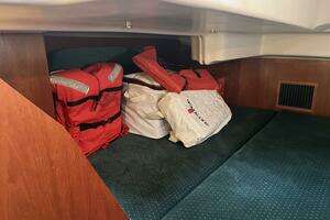 2001 Beneteau Oceanis 381 thumbnail 52