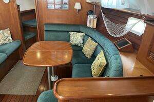2001 Beneteau Oceanis 381 thumbnail 19