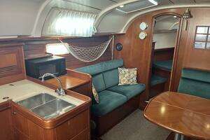 2001 Beneteau Oceanis 381 thumbnail 23