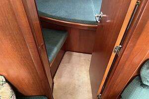 2001 Beneteau Oceanis 381 thumbnail 41