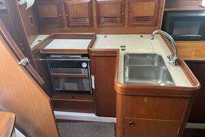 2001 Beneteau Oceanis 381 thumbnail 26