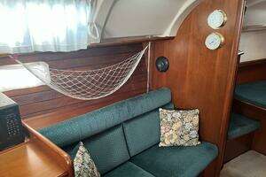 2001 Beneteau Oceanis 381 thumbnail 33