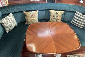 2001 Beneteau Oceanis 381 thumbnail 39