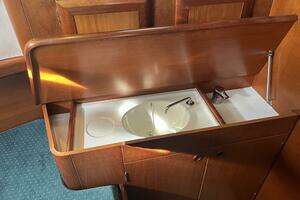 2001 Beneteau Oceanis 381 thumbnail 46