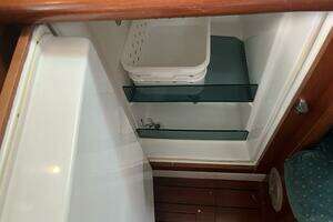 2001 Beneteau Oceanis 381 thumbnail 34