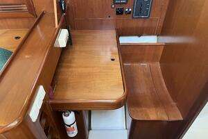 2001 Beneteau Oceanis 381 thumbnail 21