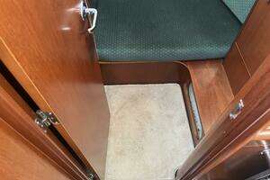 2001 Beneteau Oceanis 381 thumbnail 48