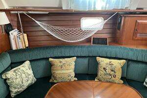 2001 Beneteau Oceanis 381 thumbnail 37
