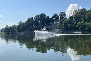 Gypsy Rouge 38ft Bayliner Yacht For Sale