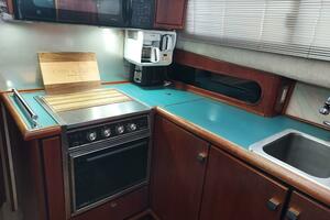 Gypsy Rouge 38ft Bayliner Yacht For Sale