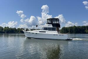 Gypsy Rouge 38ft Bayliner Yacht For Sale