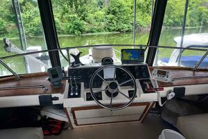 Gypsy Rouge 38ft Bayliner Yacht For Sale