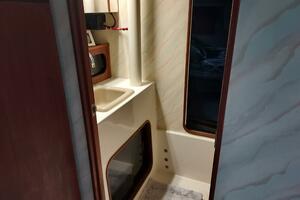 Gypsy Rouge 38ft Bayliner Yacht For Sale