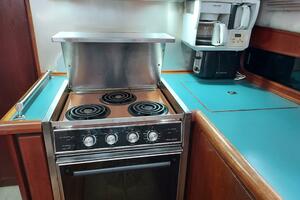 Gypsy Rouge 38ft Bayliner Yacht For Sale
